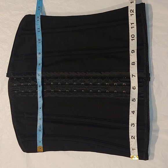 leonisa corset - Picture 3 of 6